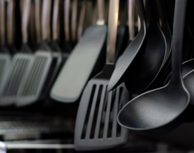 Leveraging safe, high-performance materials for kitchen utensils 