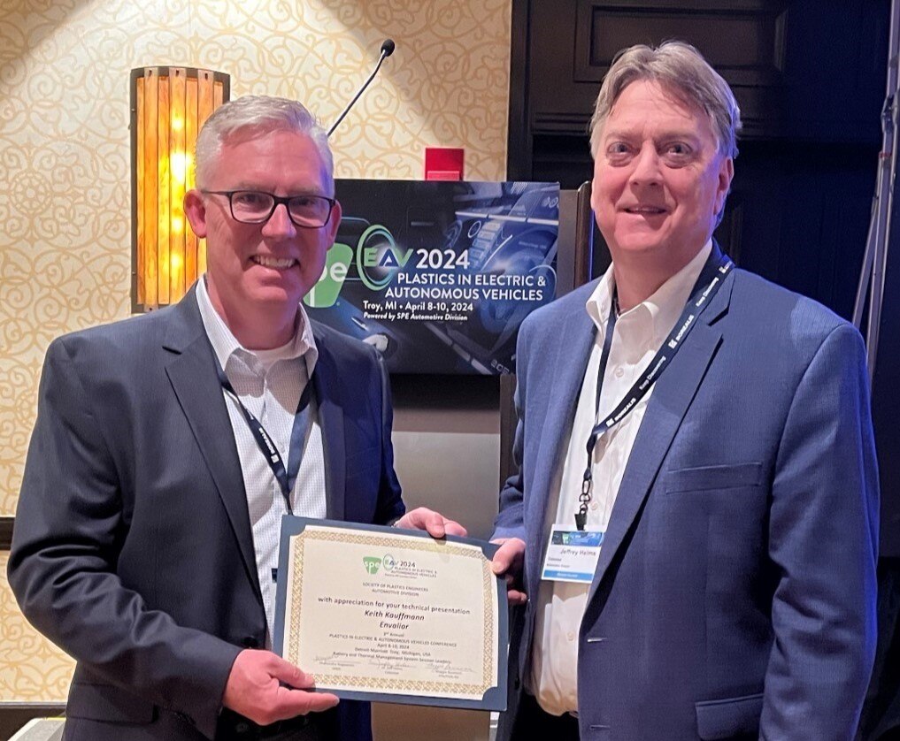 picture-two-men-with-certificate
